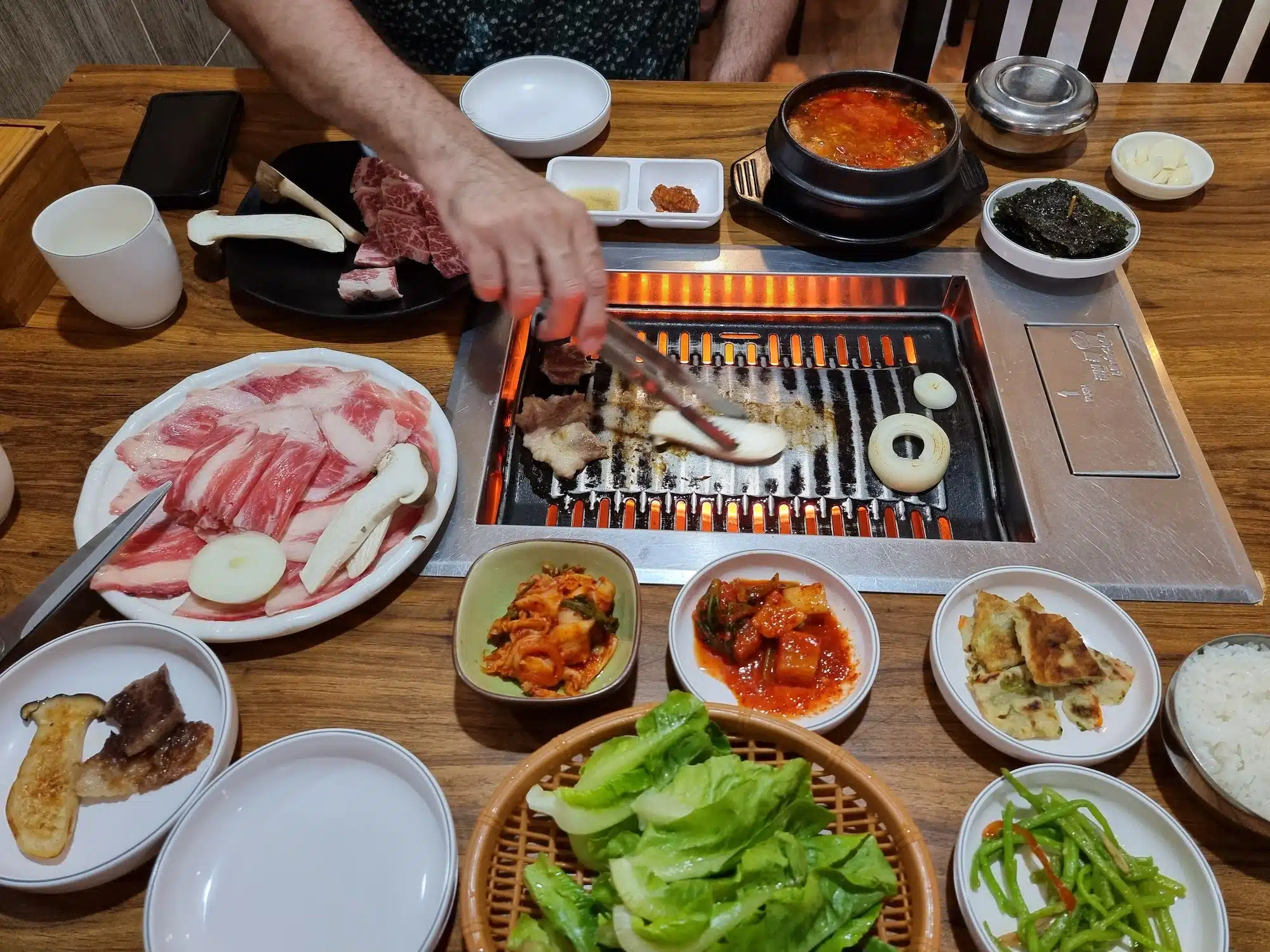The Secret Korean Food Pairings for a Romantic Date Night